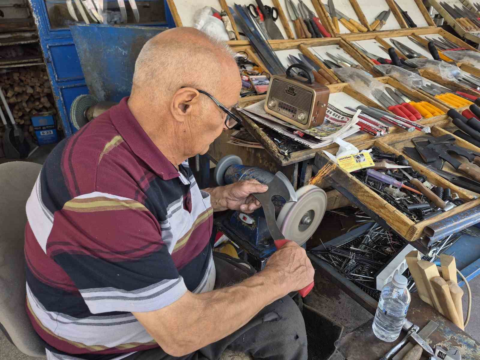 Yarım asırlık dükkanın büyük derdi: "Elimizden her iş geliyor, ama çırak gelmiyor!"