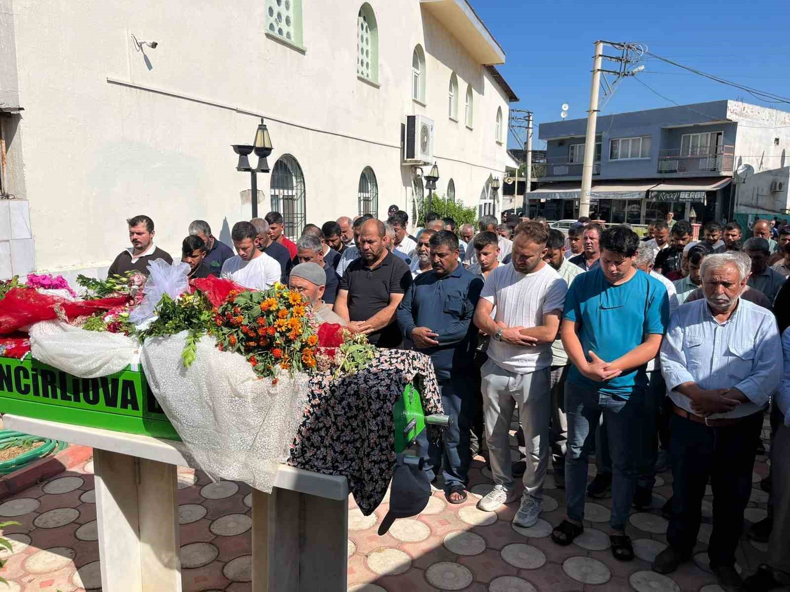 Eda, İncirliova’da son yolculuğuna uğurlandı