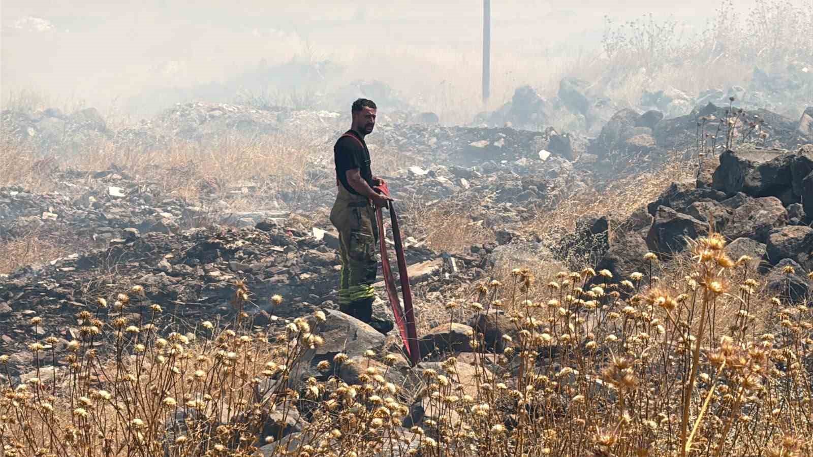 Diyarbakır’da otluk alanda korkutan yangın