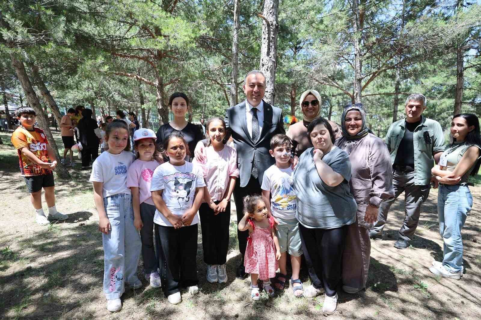 Yetim ve öksüz çocuklar piknikte buluştu