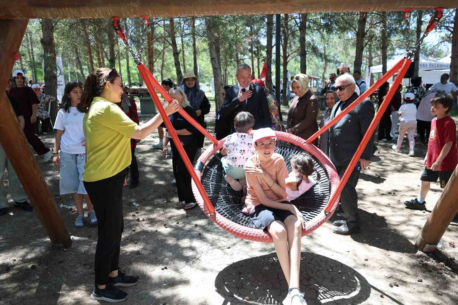 Yetim ve öksüz çocuklar piknikte buluştu