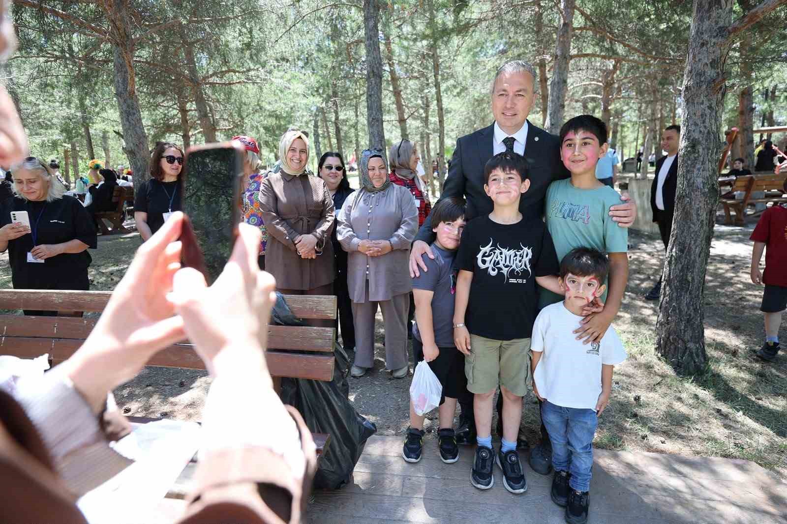 Yetim ve öksüz çocuklar piknikte buluştu