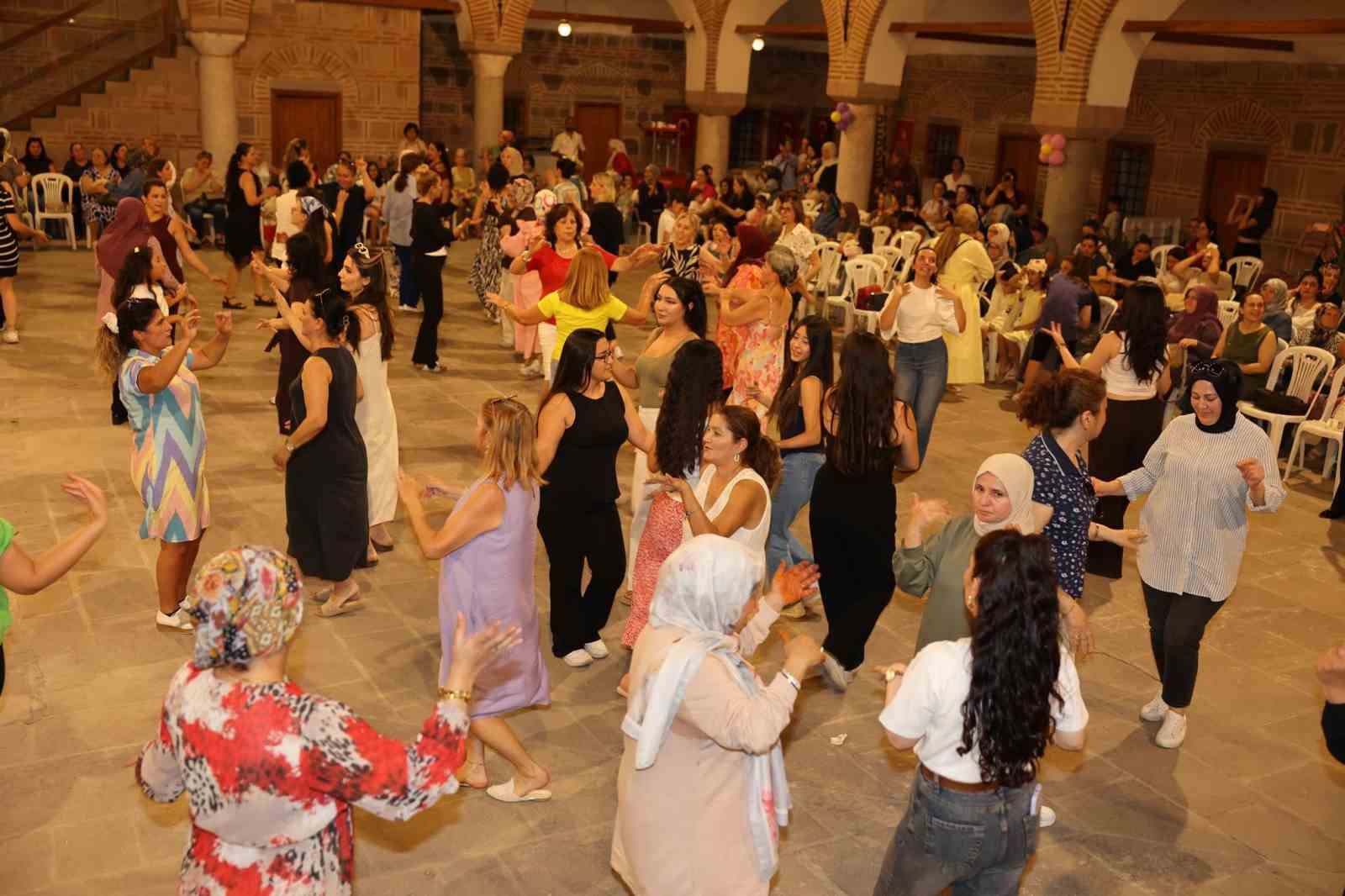Tarihi Kurşunlu Han’da kadınlar matinesi