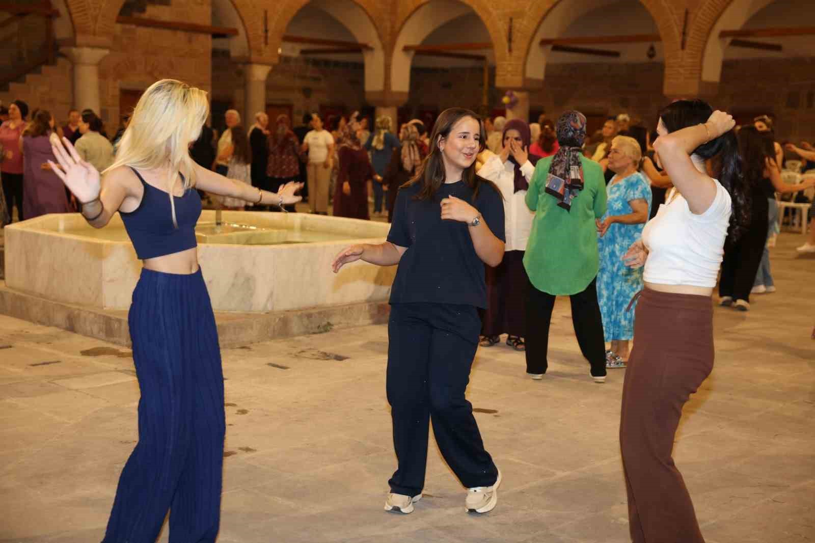 Tarihi Kurşunlu Han’da kadınlar matinesi