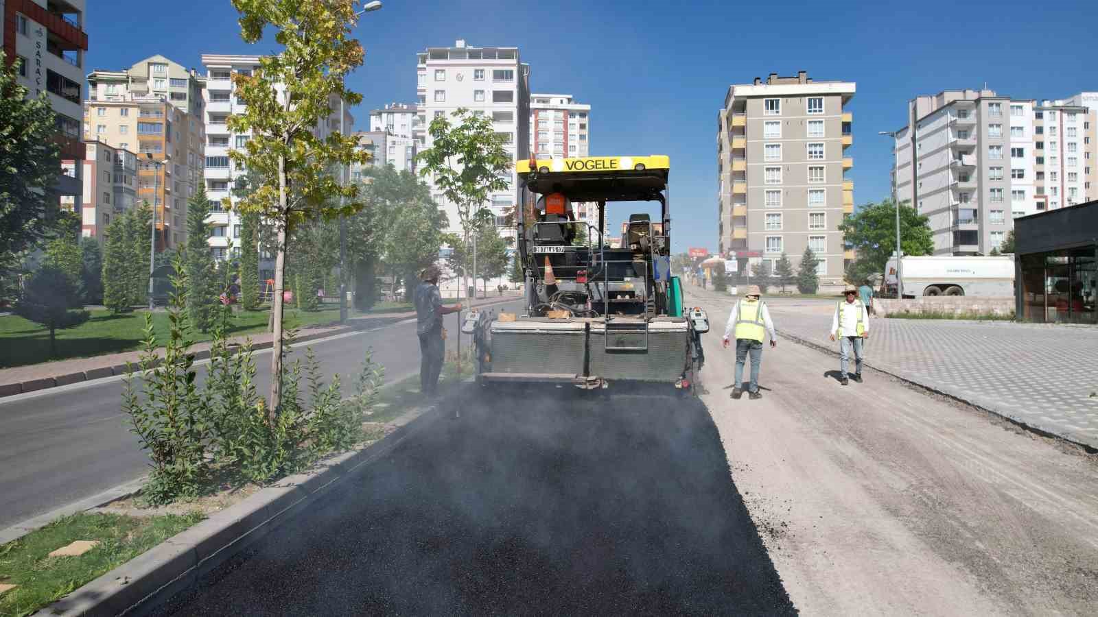 Talas’ta asfalt yılı hız kesmiyor: Sayer Caddesi yeni yüzüyle hizmette