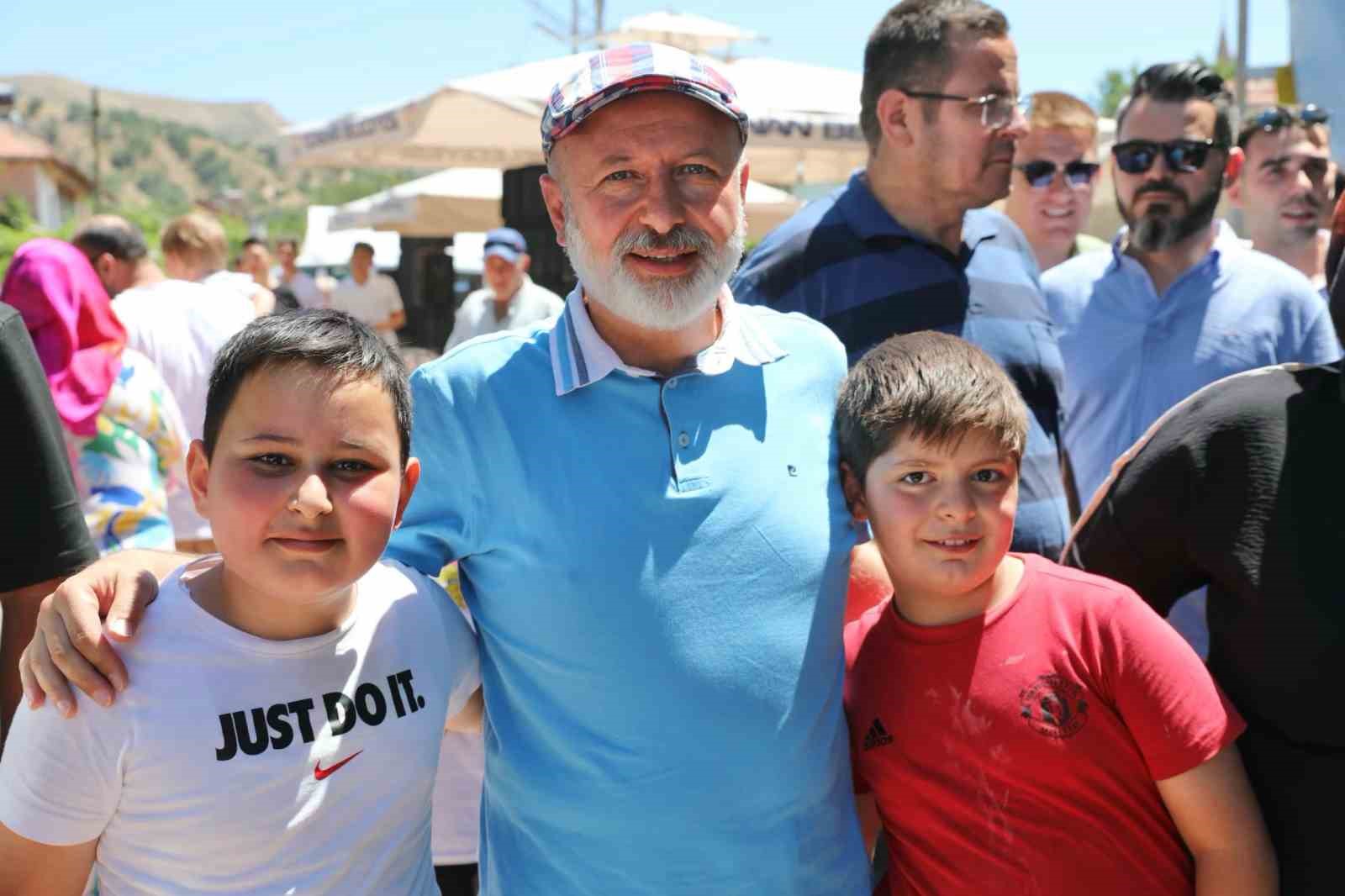 Başkan Çolakbayrakdar: "Sıla-i rahim, birlik ve beraberliğimizin en güzel yansımasıdır"