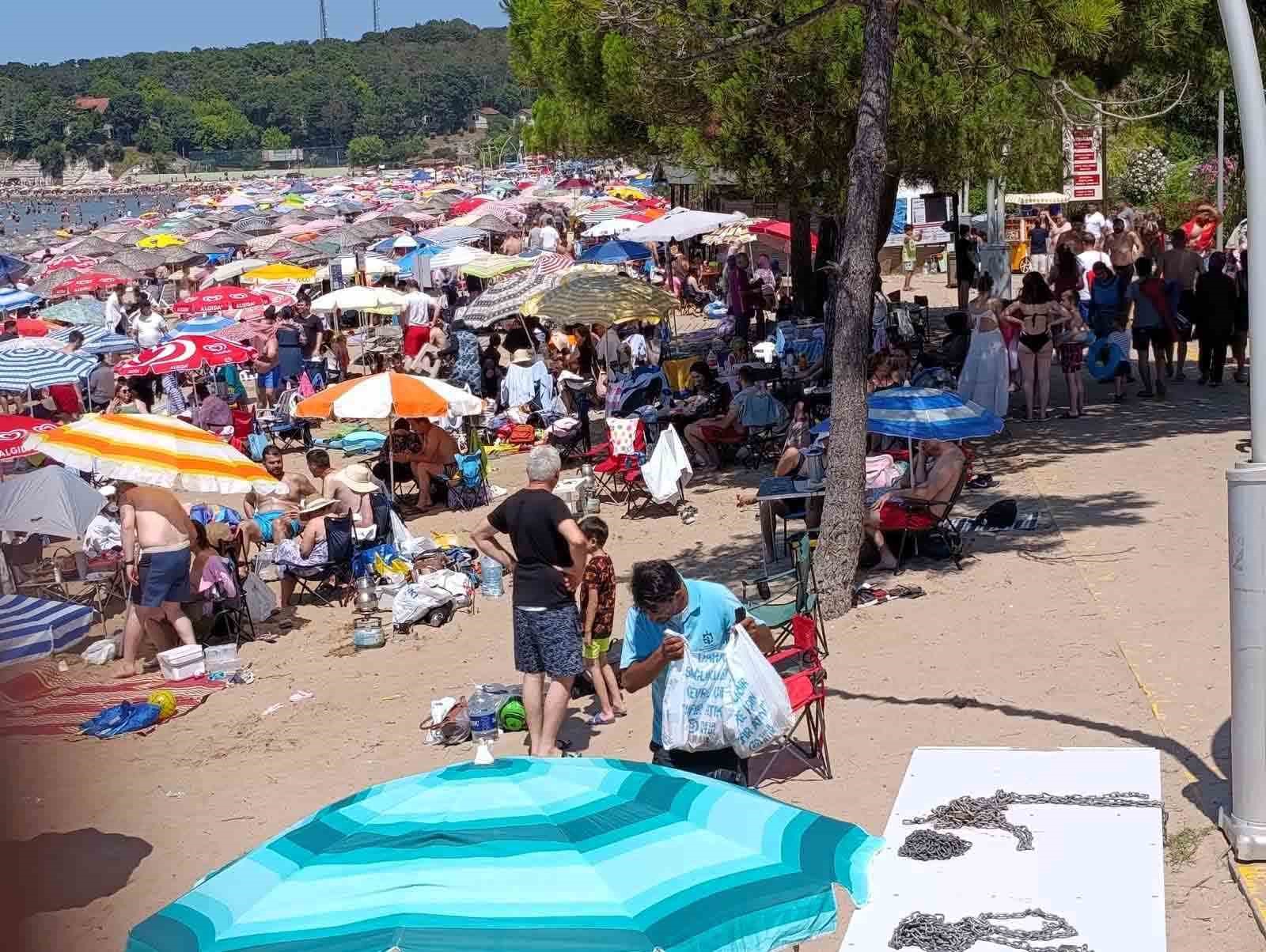Tatilcilerin akınına uğrayan Kandıra’da 387 ton atık toplandı
