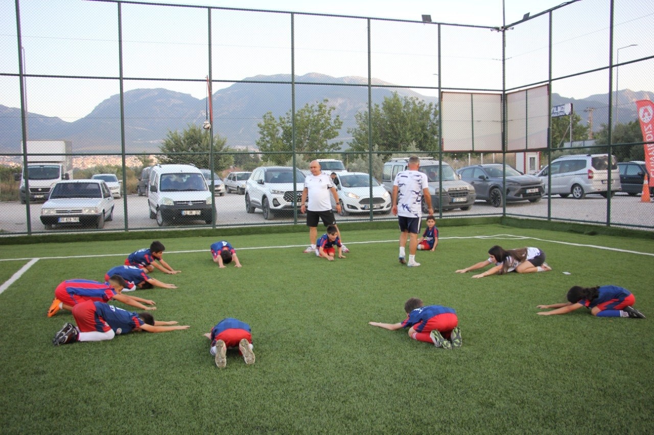 Gelişim Ligi’ne U14 ve U15 de katılacak olan Altınyıldız çalışmalara hız verdi