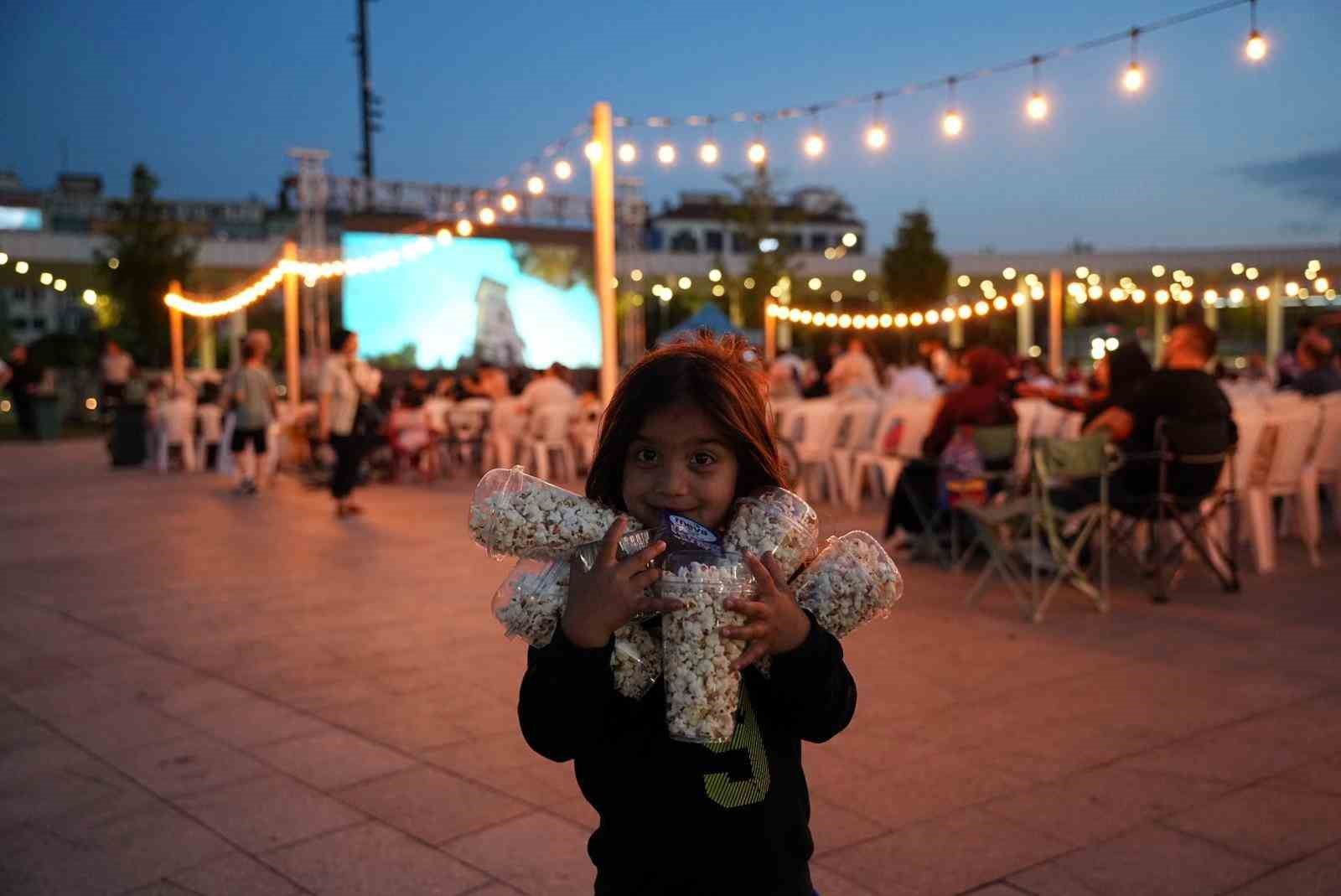 Kocaeli’de yaz akşamları müzik ve sinema rüzgarıyla renklendi