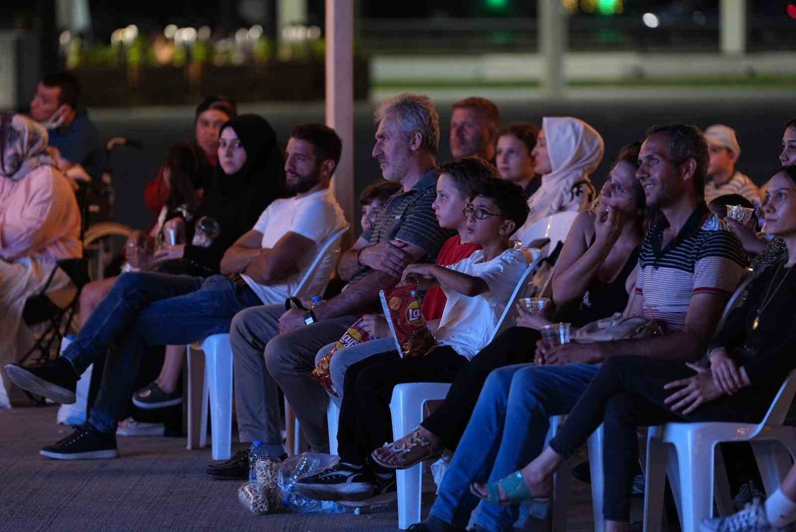 Kocaeli’de yaz akşamları müzik ve sinema rüzgarıyla renklendi