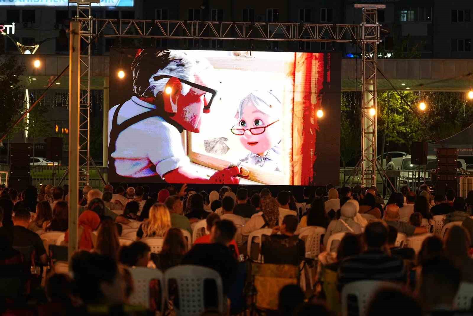 Kocaeli’de yaz akşamları müzik ve sinema rüzgarıyla renklendi