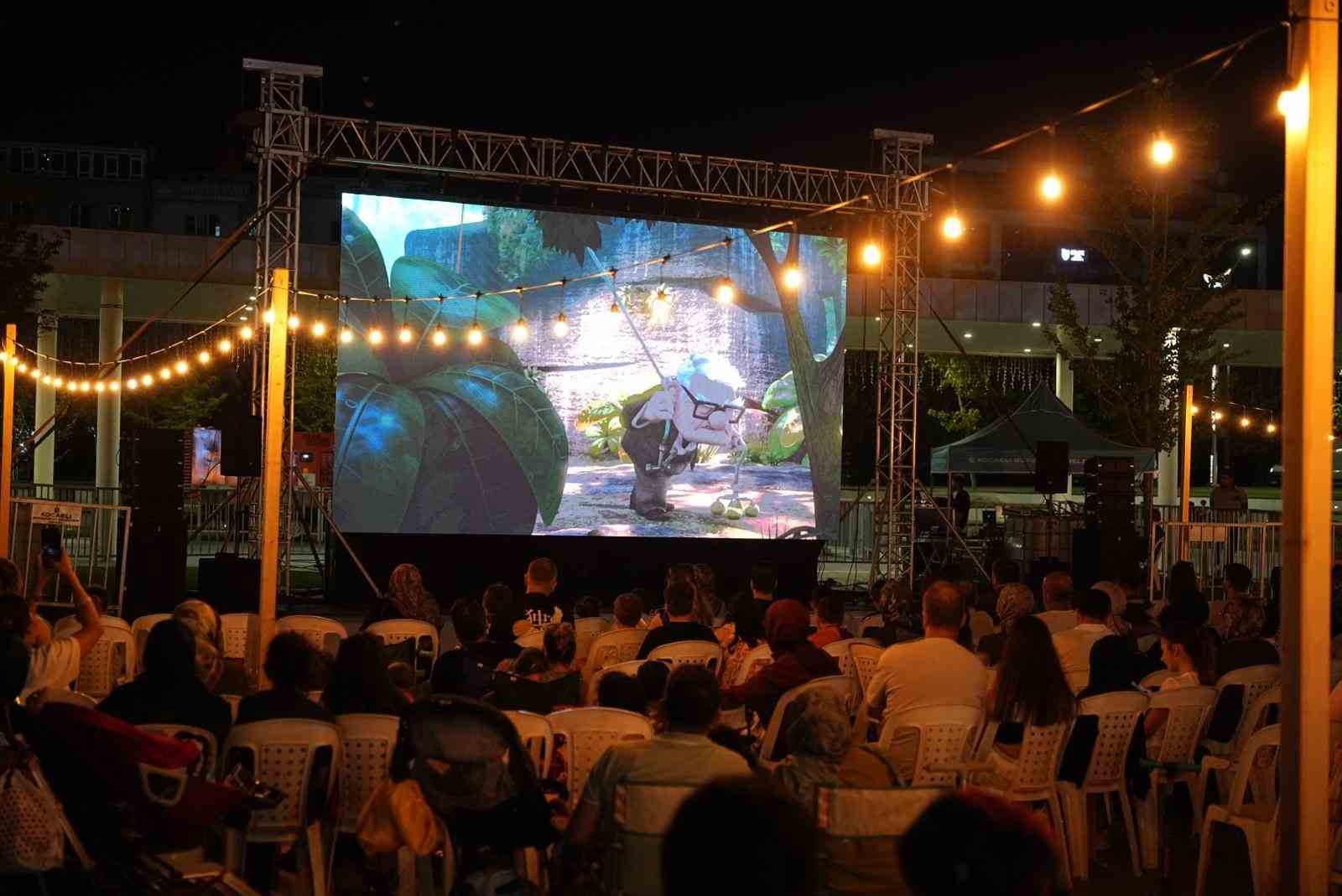 Kocaeli’de yaz akşamları müzik ve sinema rüzgarıyla renklendi
