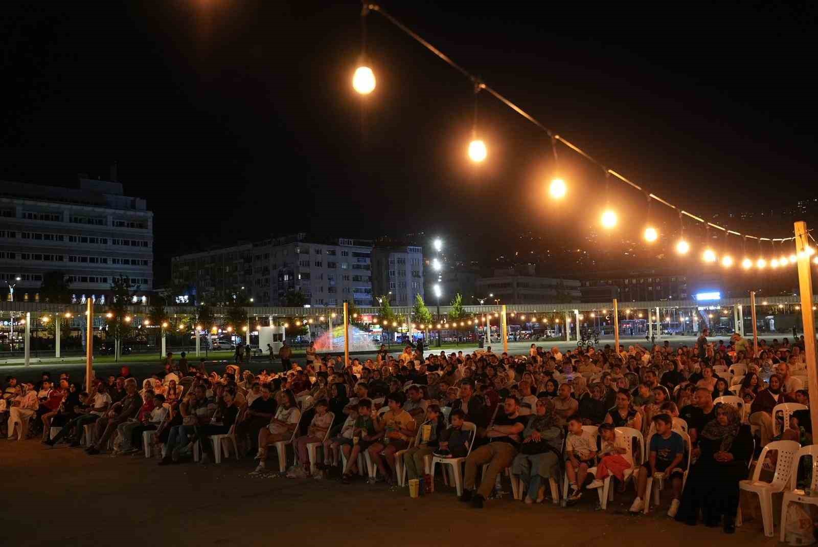 Kocaeli’de yaz akşamları müzik ve sinema rüzgarıyla renklendi