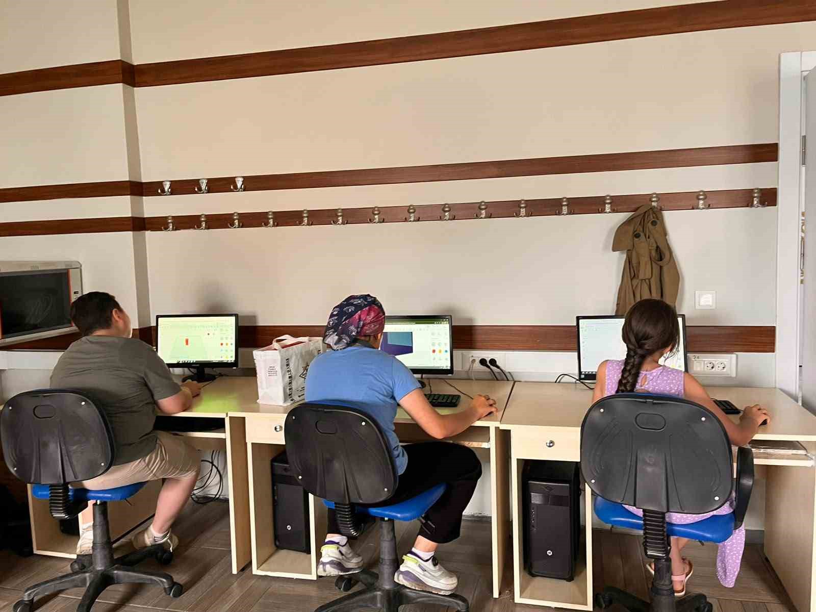 Başiskele’de miniklerin yaz tatili bilim ve teknolojiyle dolu geçiyor