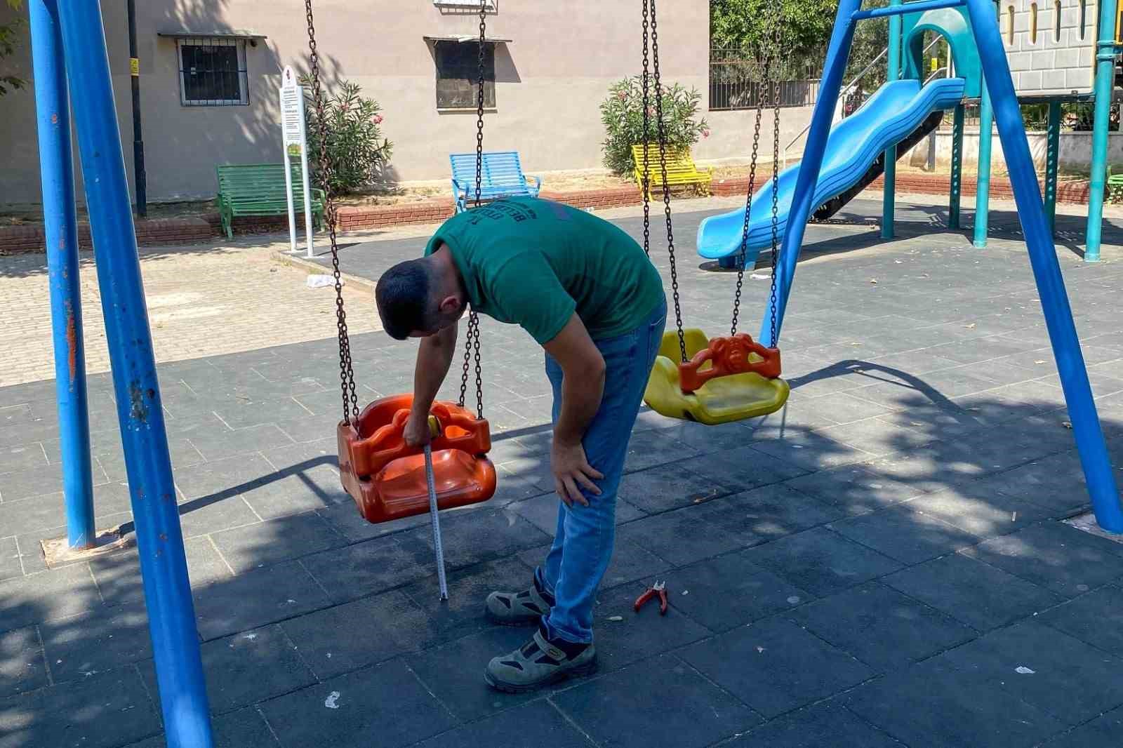 Efeler’de parklar ve yeşil alanlar bakımdan geçiriliyor