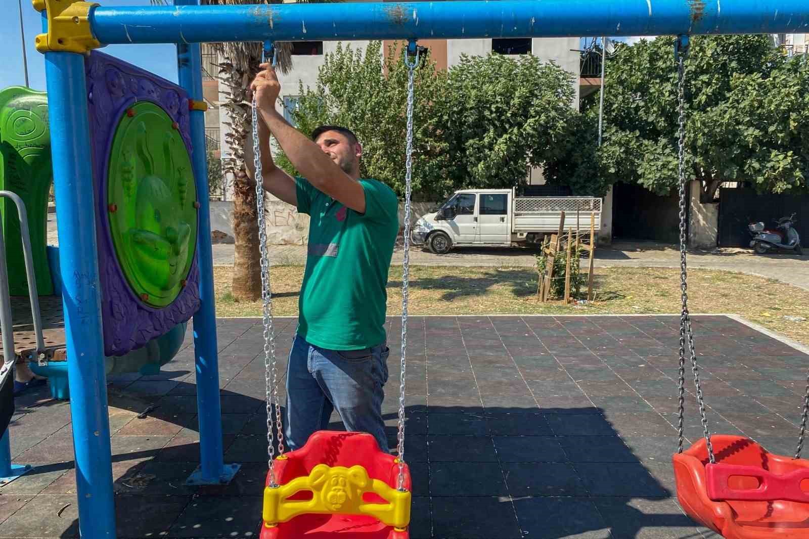 Efeler’de parklar ve yeşil alanlar bakımdan geçiriliyor