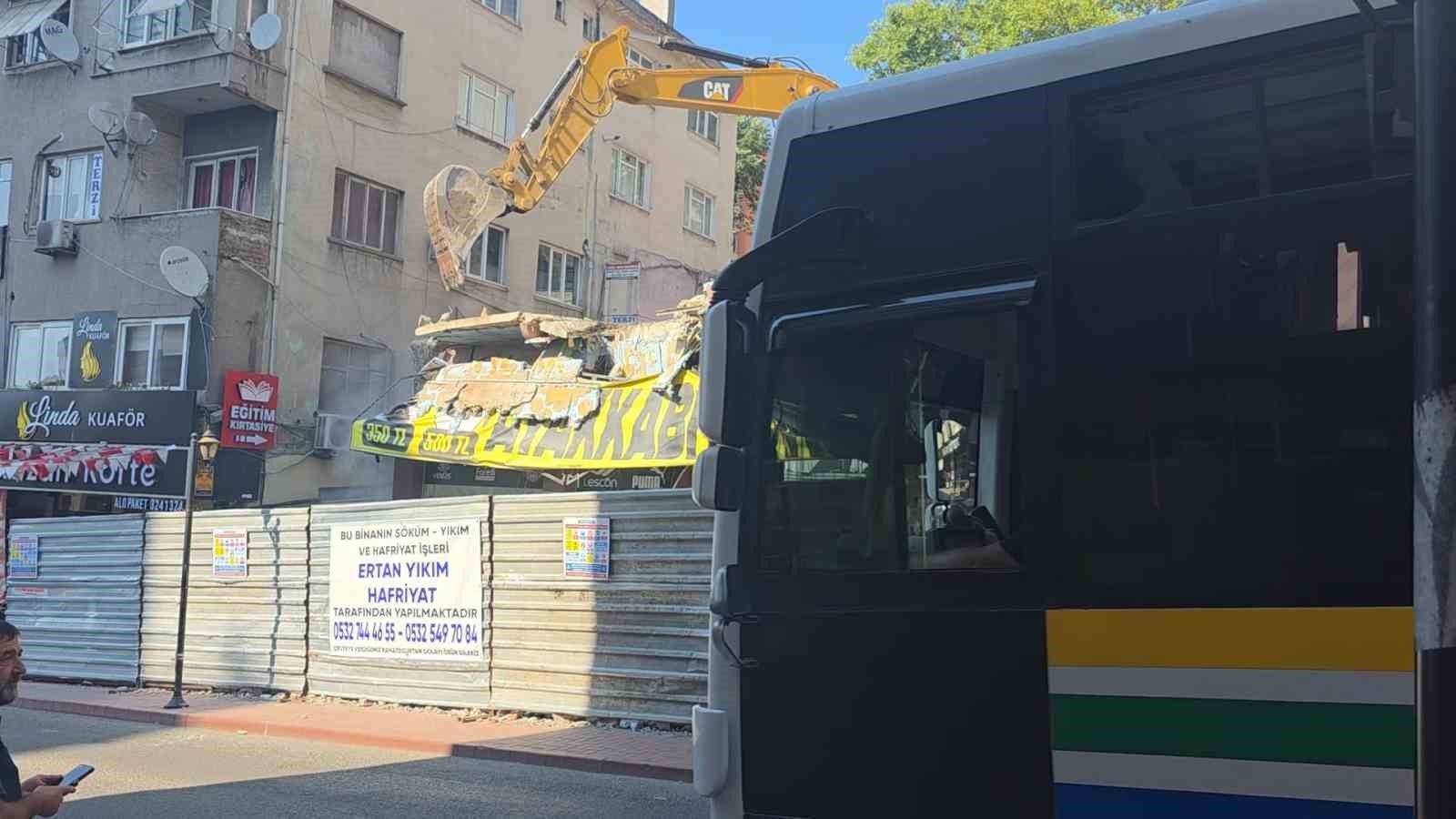 Vatandaşlardan iş yerinin yıkımında tepki