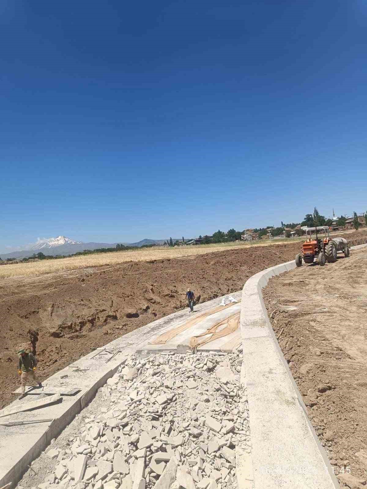 Sosun Deresi’nde taşkın koruma çalışmaları sürüyor