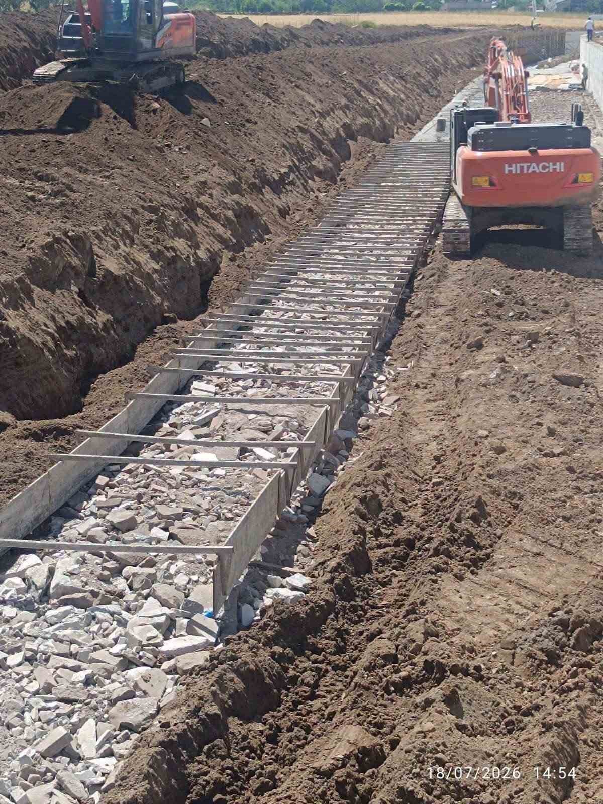 Sosun Deresi’nde taşkın koruma çalışmaları sürüyor
