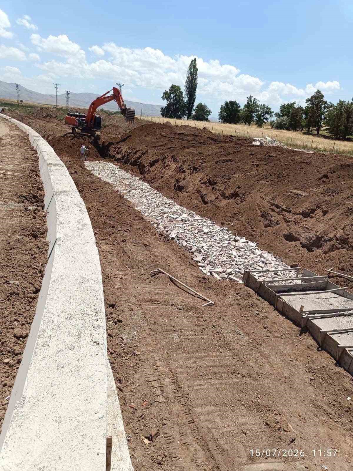 Sosun Deresi’nde taşkın koruma çalışmaları sürüyor
