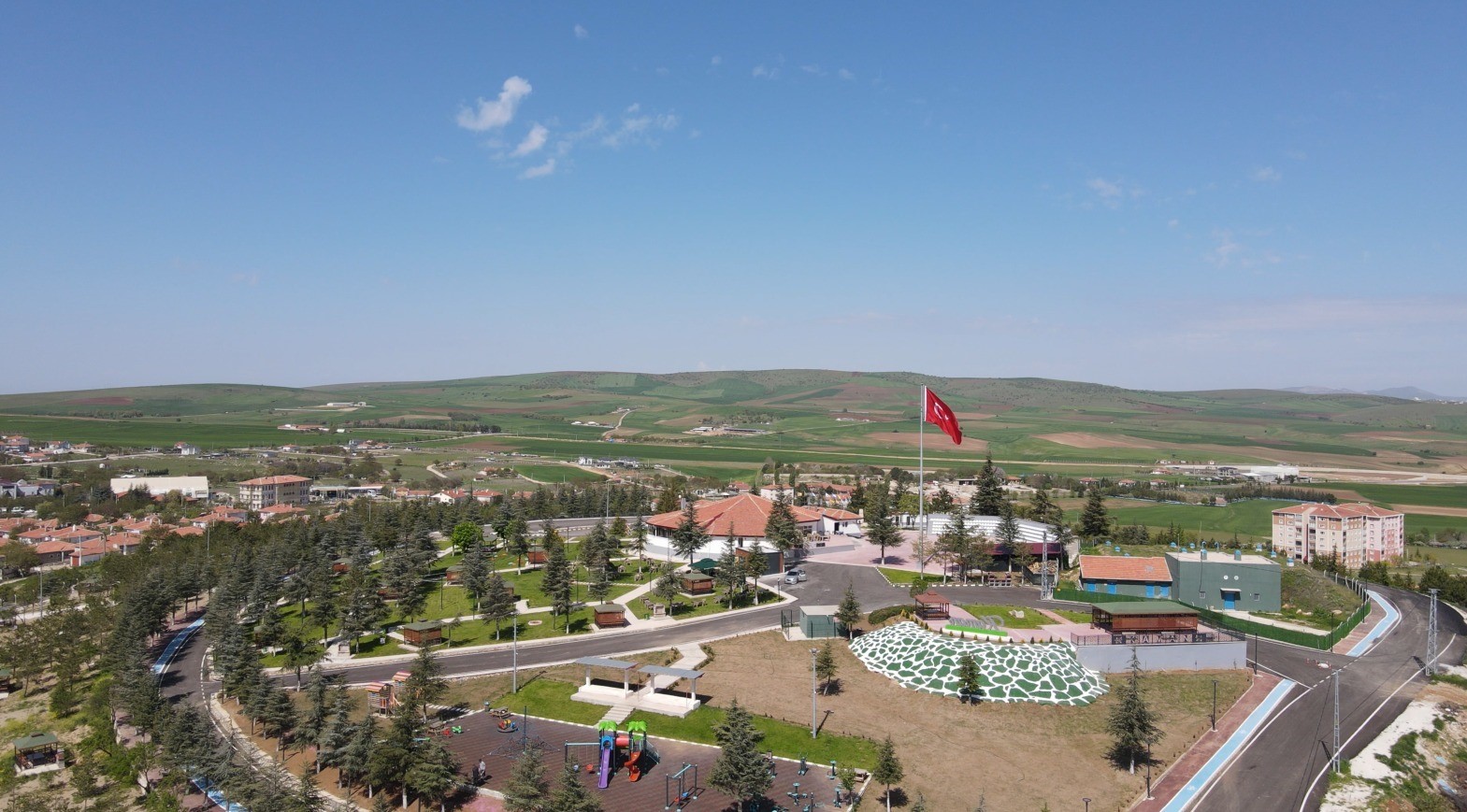 Millet bahçesiyle ilçenin çehresi değişti