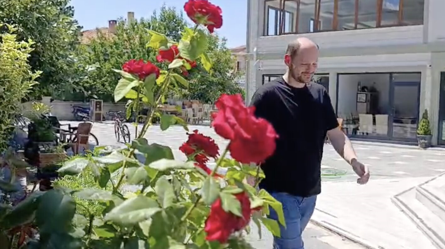 Türk bayraklı nişanın ardından Alman damat Müslüman oldu
