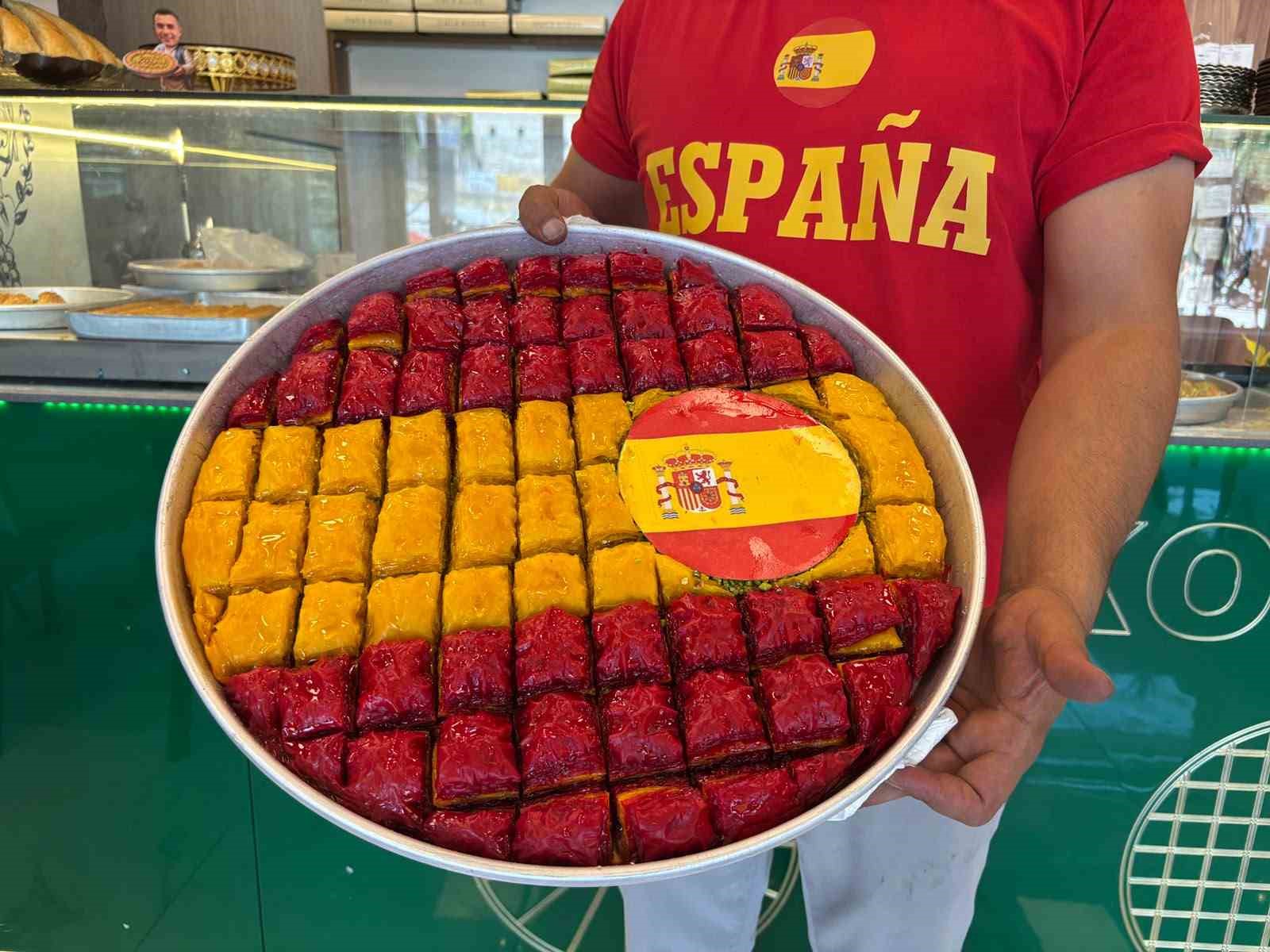 Dünyaca ünlü Gaziantep baklavası dünya şampiyonu İspanya renklerine büründü