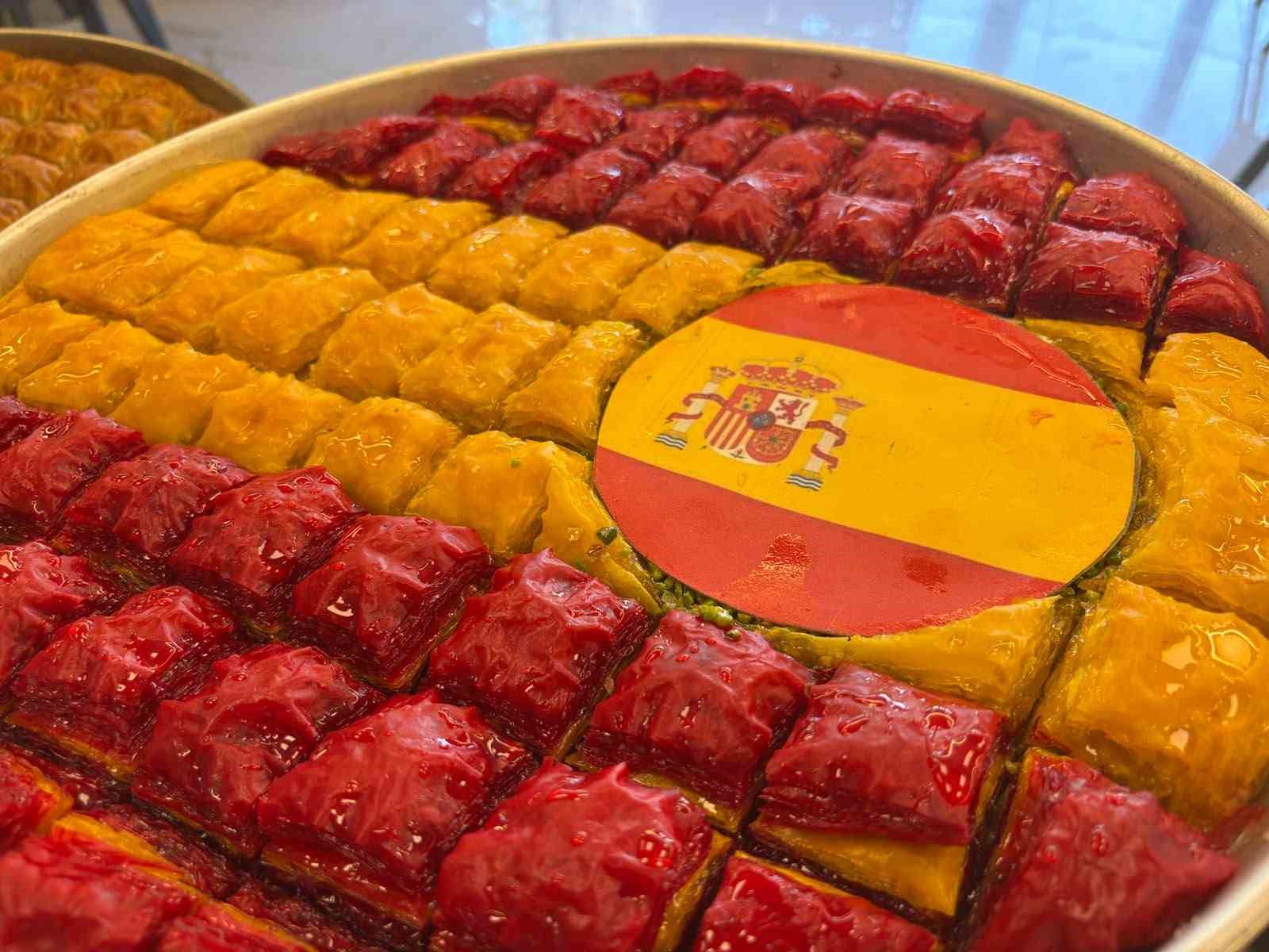 Dünyaca ünlü Gaziantep baklavası dünya şampiyonu İspanya renklerine büründü