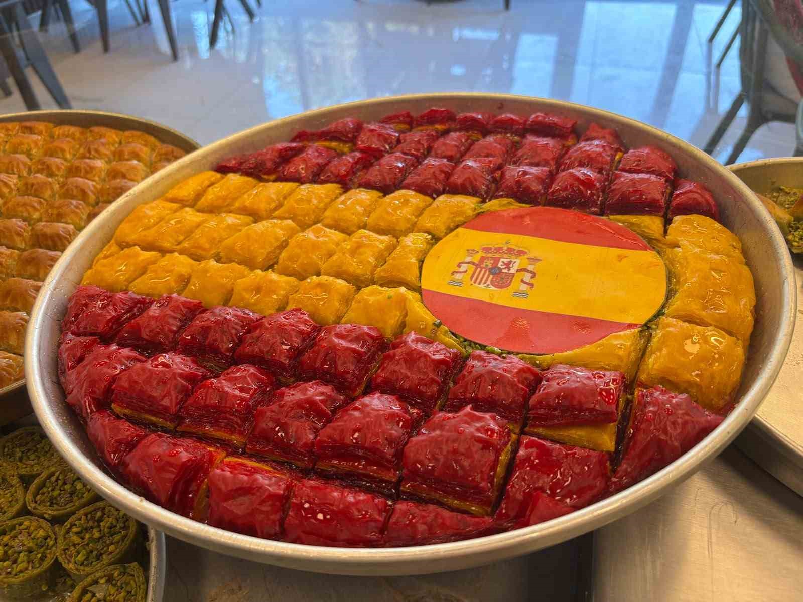 Dünyaca ünlü Gaziantep baklavası dünya şampiyonu İspanya renklerine büründü