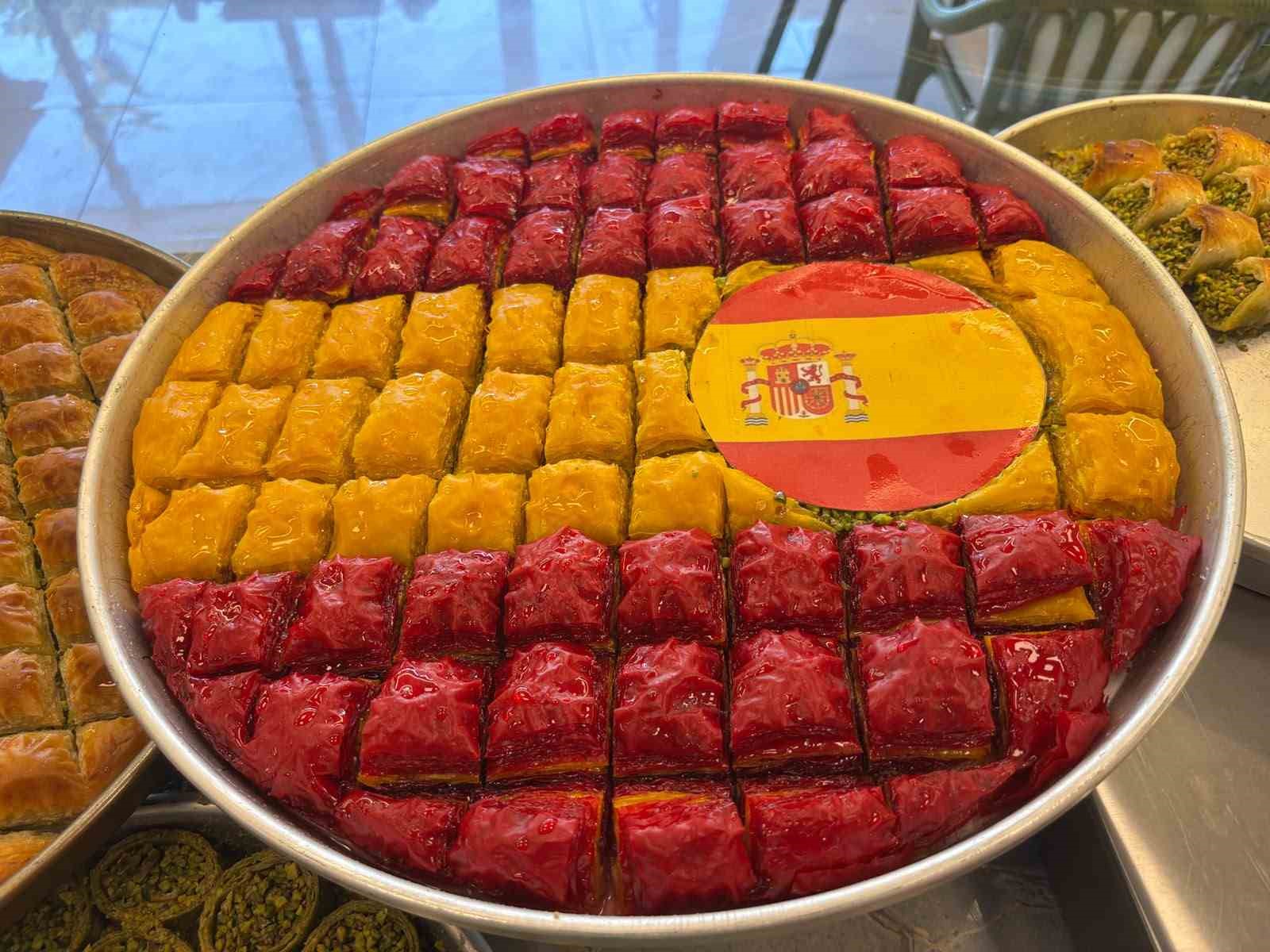 Dünyaca ünlü Gaziantep baklavası dünya şampiyonu İspanya renklerine büründü