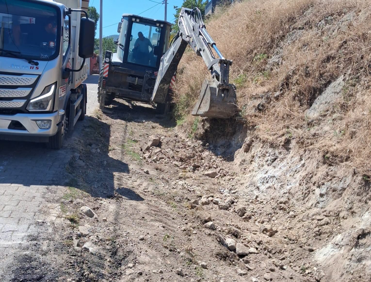 Şahinciler Mahallesi’nde yol genişletme çalışmaları başladı