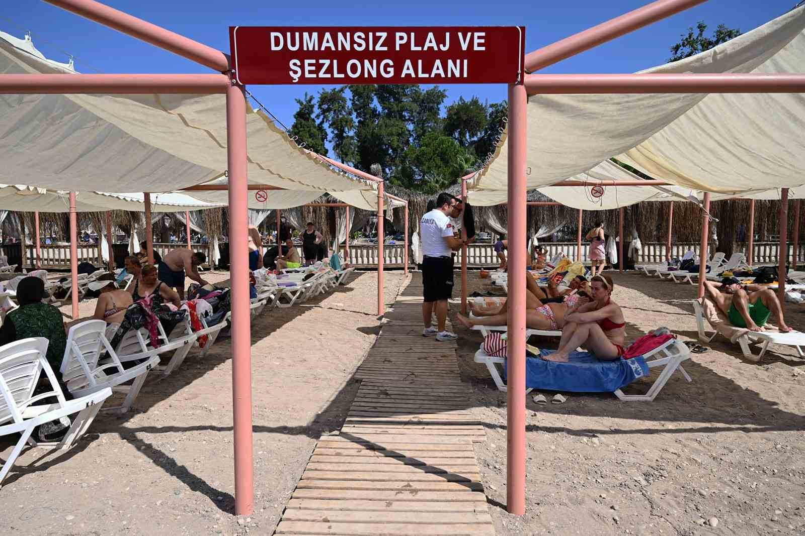 Kemer’de "Dumansız Plaj" uygulaması başladı