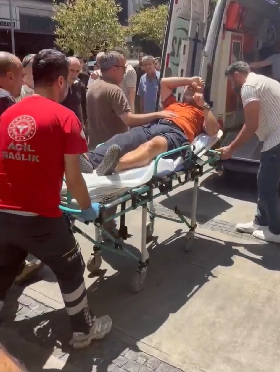 İzmir’de silahlı saldırı: Kaçmaya çalışan saldırganı trafik polisi yakaladı