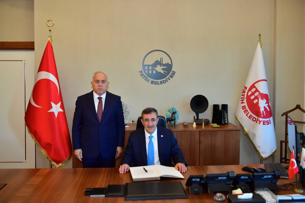 Cumhurbaşkanı Yardımcısı Cevdet Yılmaz, Fatih Merkez Kütüphanesi’ni ziyaret etti