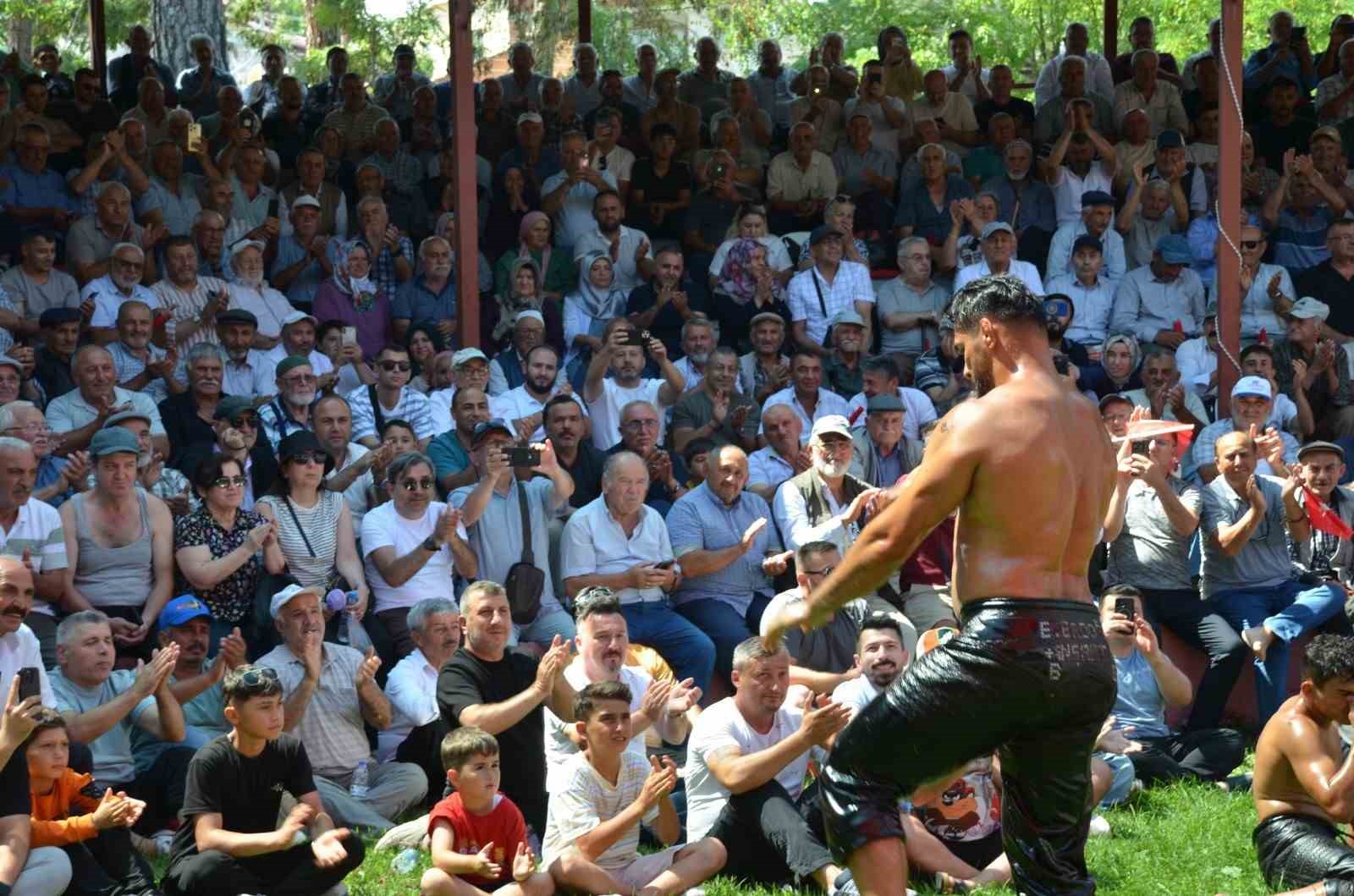 Karadeniz’in Kırkpınarı’nda altın kemer Mustafa Taş’ın