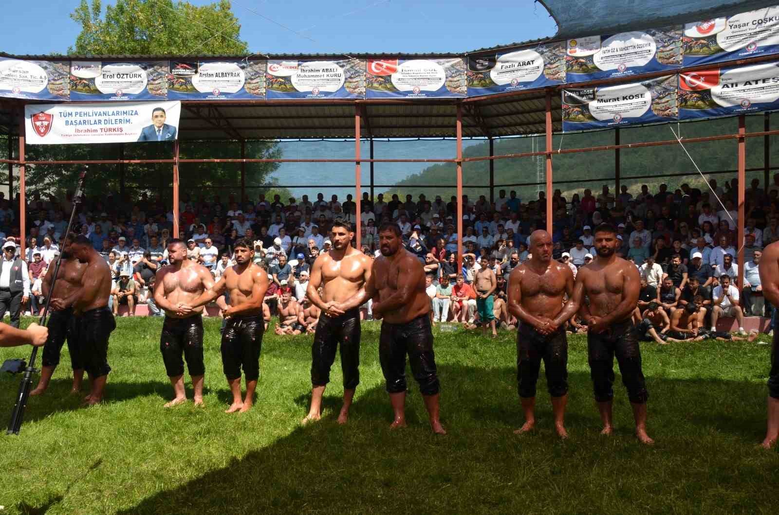 Karadeniz’in Kırkpınarı’nda altın kemer Mustafa Taş’ın