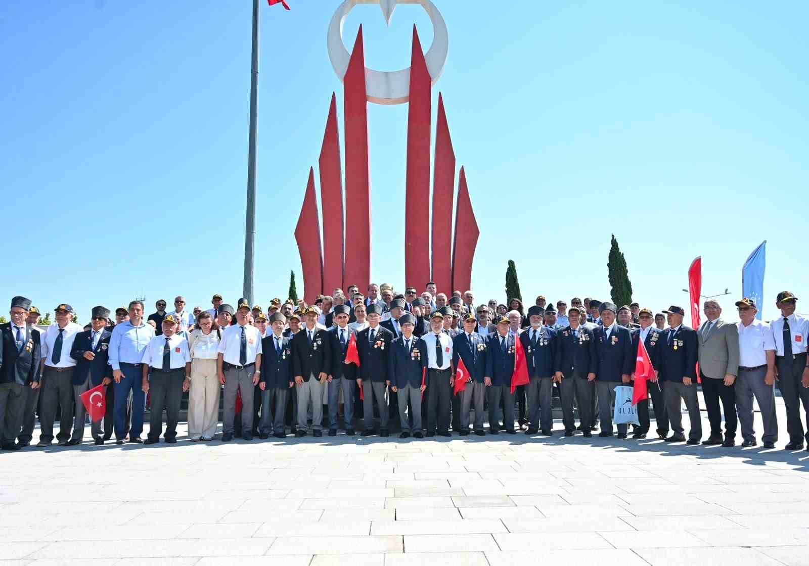 Kıbrıs harekatının yıldönümünde Bursa’da şehitler ve gaziler anıldı