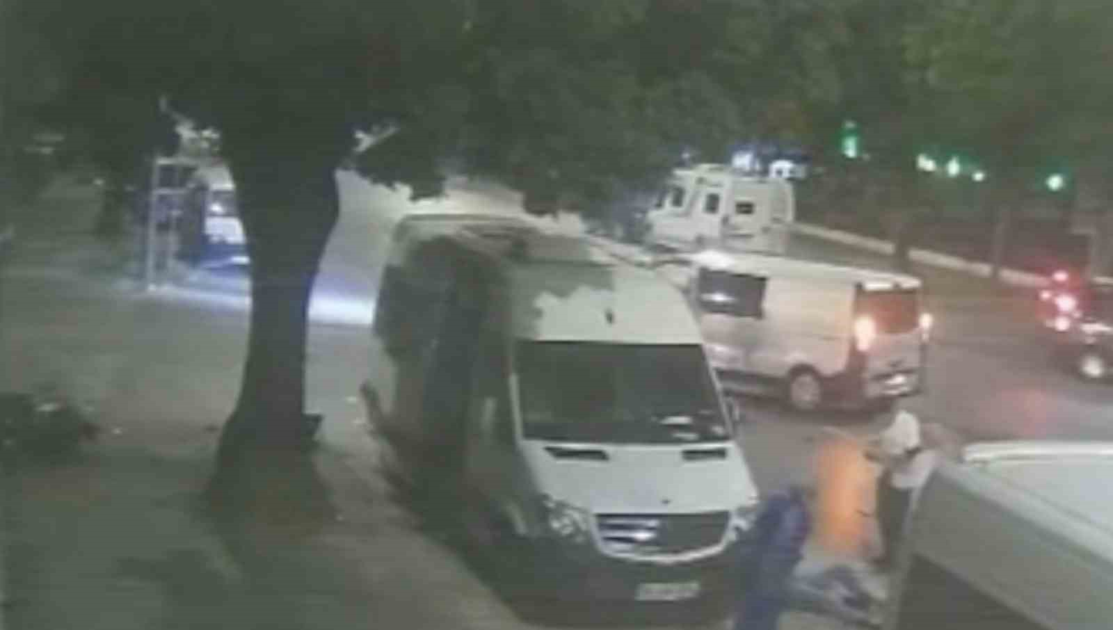 Motosiklet sürücülerinin ağır yaralandığı kazanın güvenlik kamerası ortaya çıktı