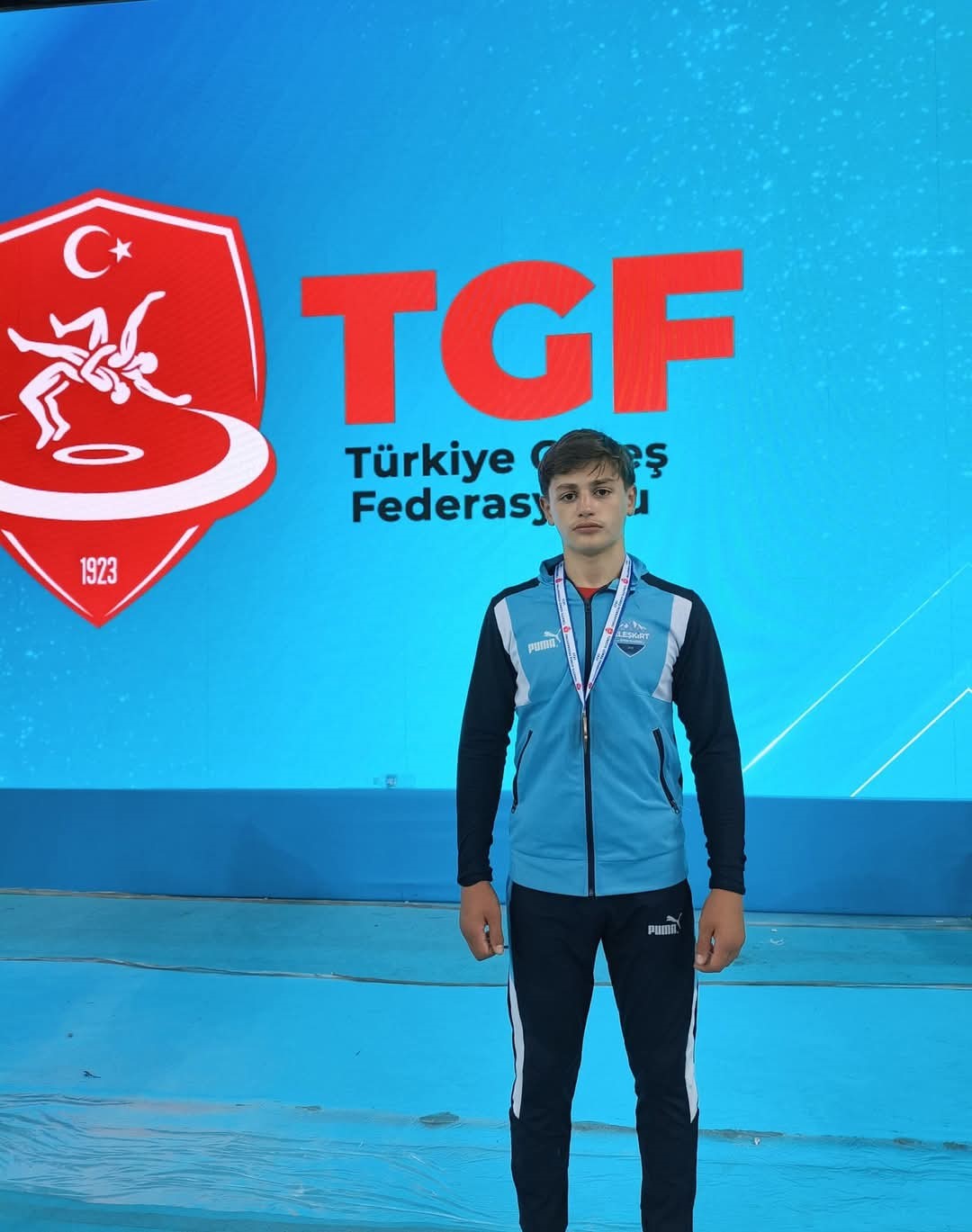 Eleşkirtli Berat Çelik minderde Türkiye şampiyonu oldu