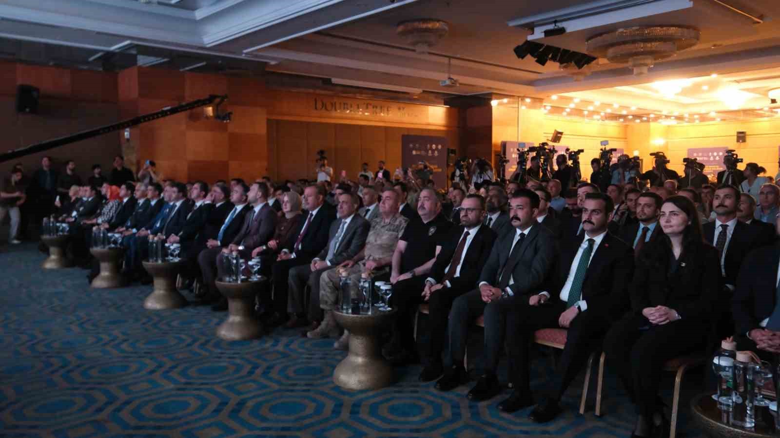 Bakan Yardımcısı Burak Demiralp: "Van Gölü’nde yılların biriktirdiği kirlilik yüküne neşter vurduk"
