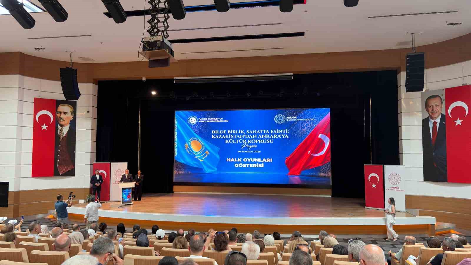 Türkiye-Kazakistan dostluğu halk oyunlarıyla sahneye taşındı