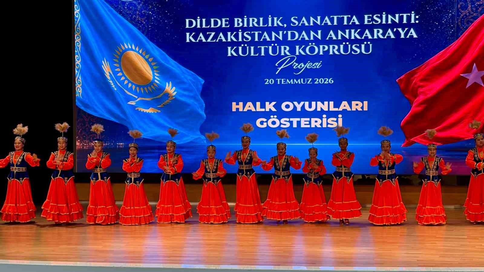 Türkiye-Kazakistan dostluğu halk oyunlarıyla sahneye taşındı