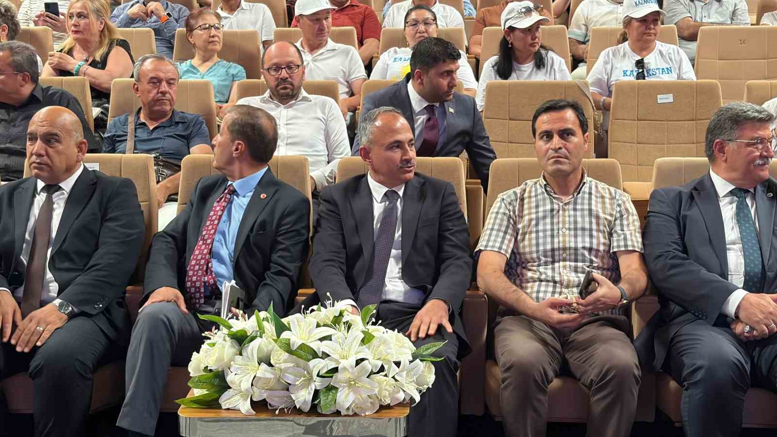Türkiye-Kazakistan dostluğu halk oyunlarıyla sahneye taşındı