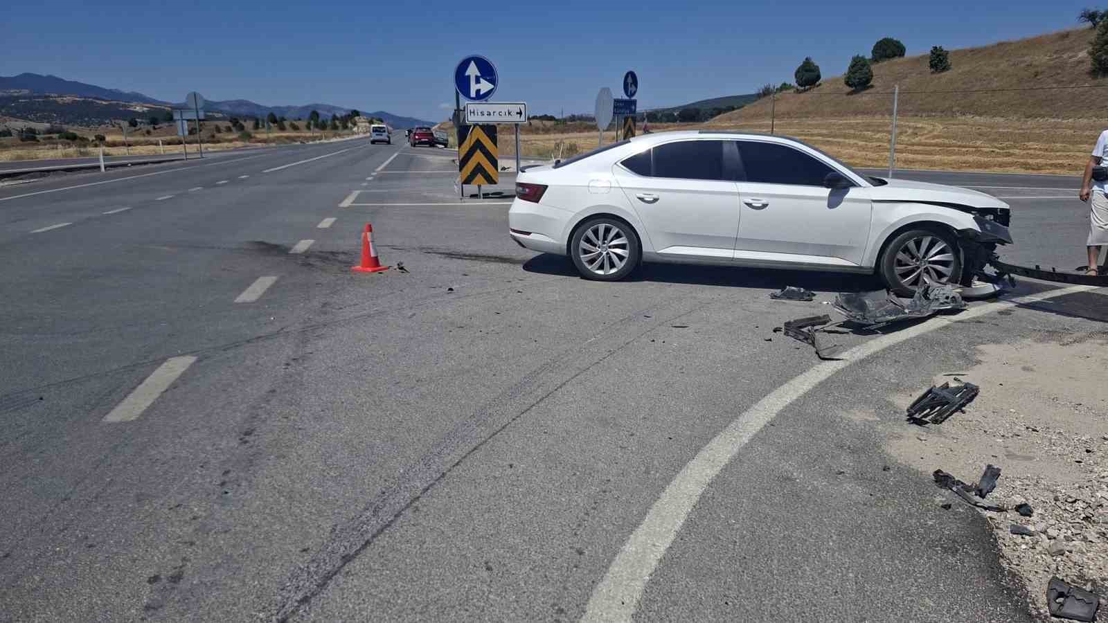 Emet-Hisarcık kara yolunda trafik kazası, 3 kişi yaralandı