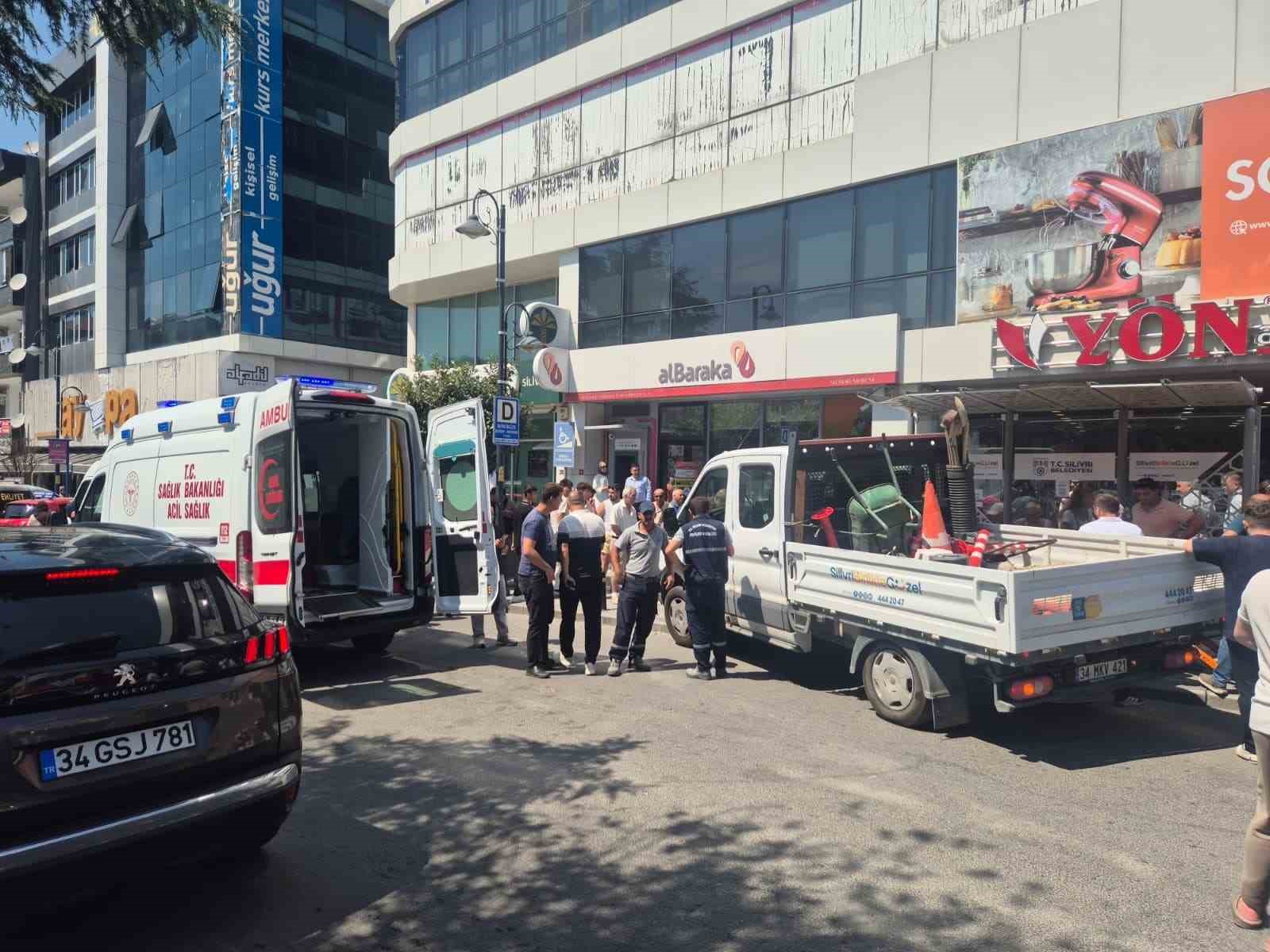 Silivri’de kamyonet durağa daldı: 1 kadın yaralandı
