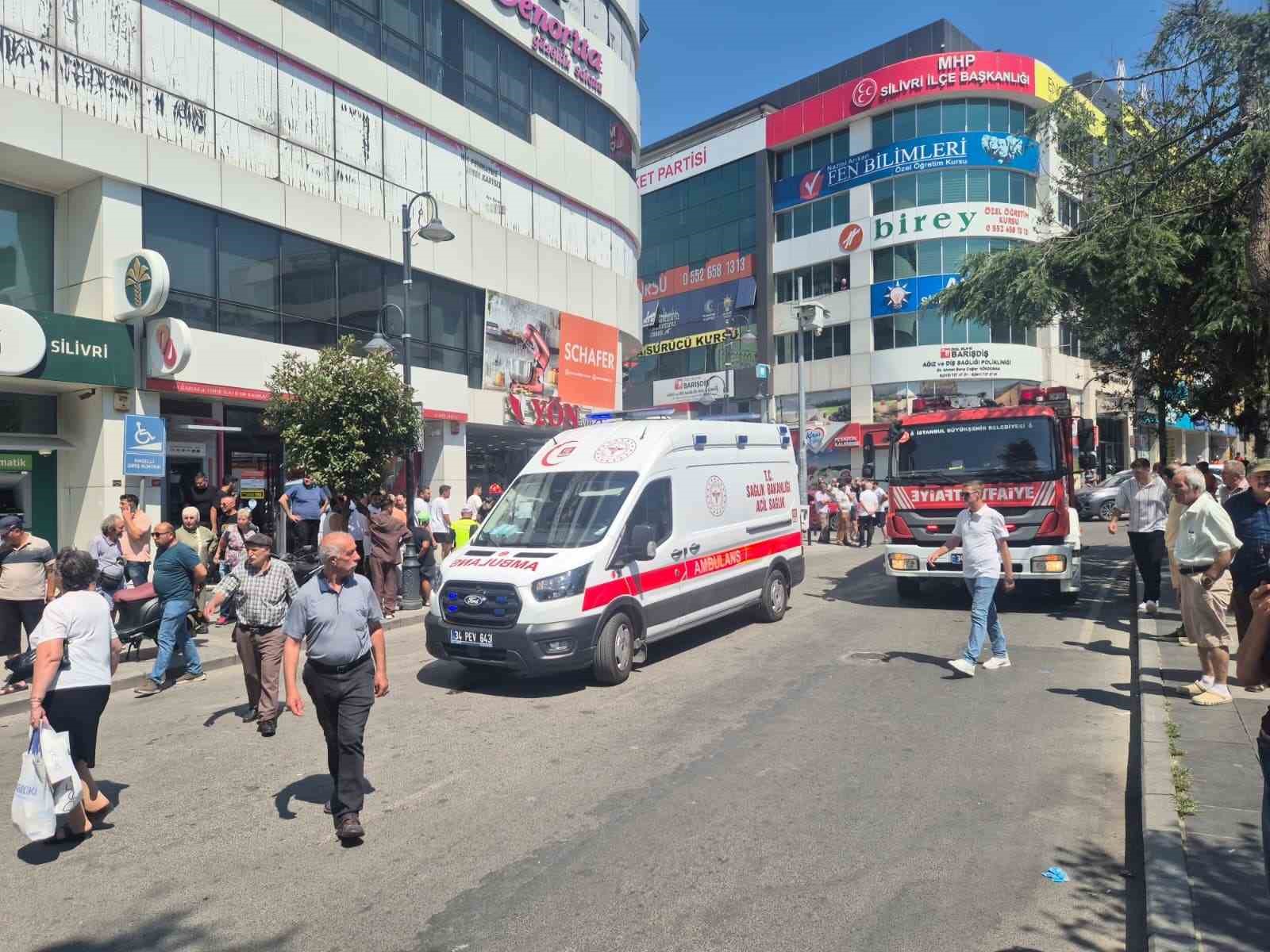 Silivri’de kamyonet durağa daldı: 1 kadın yaralandı