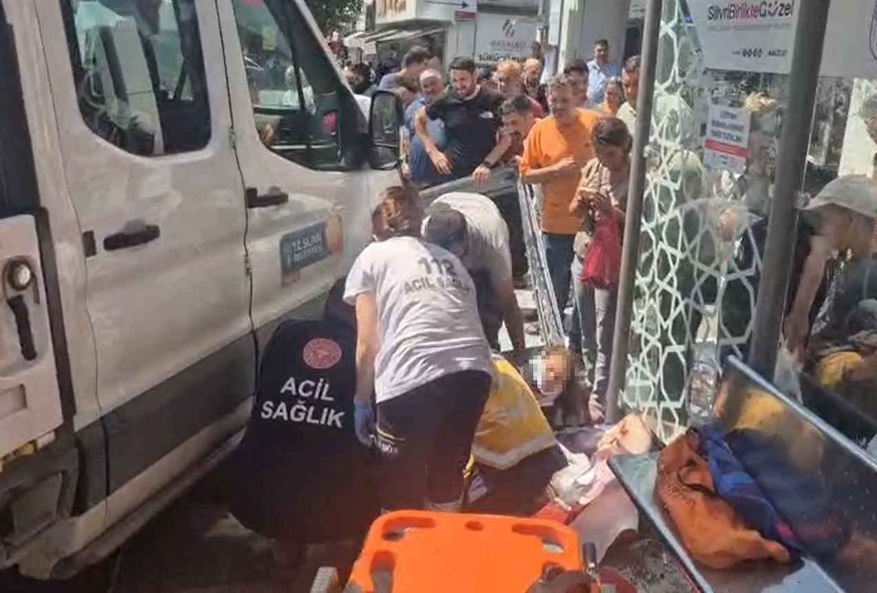 Silivri’de kamyonet durağa daldı: 1 kadın yaralandı
