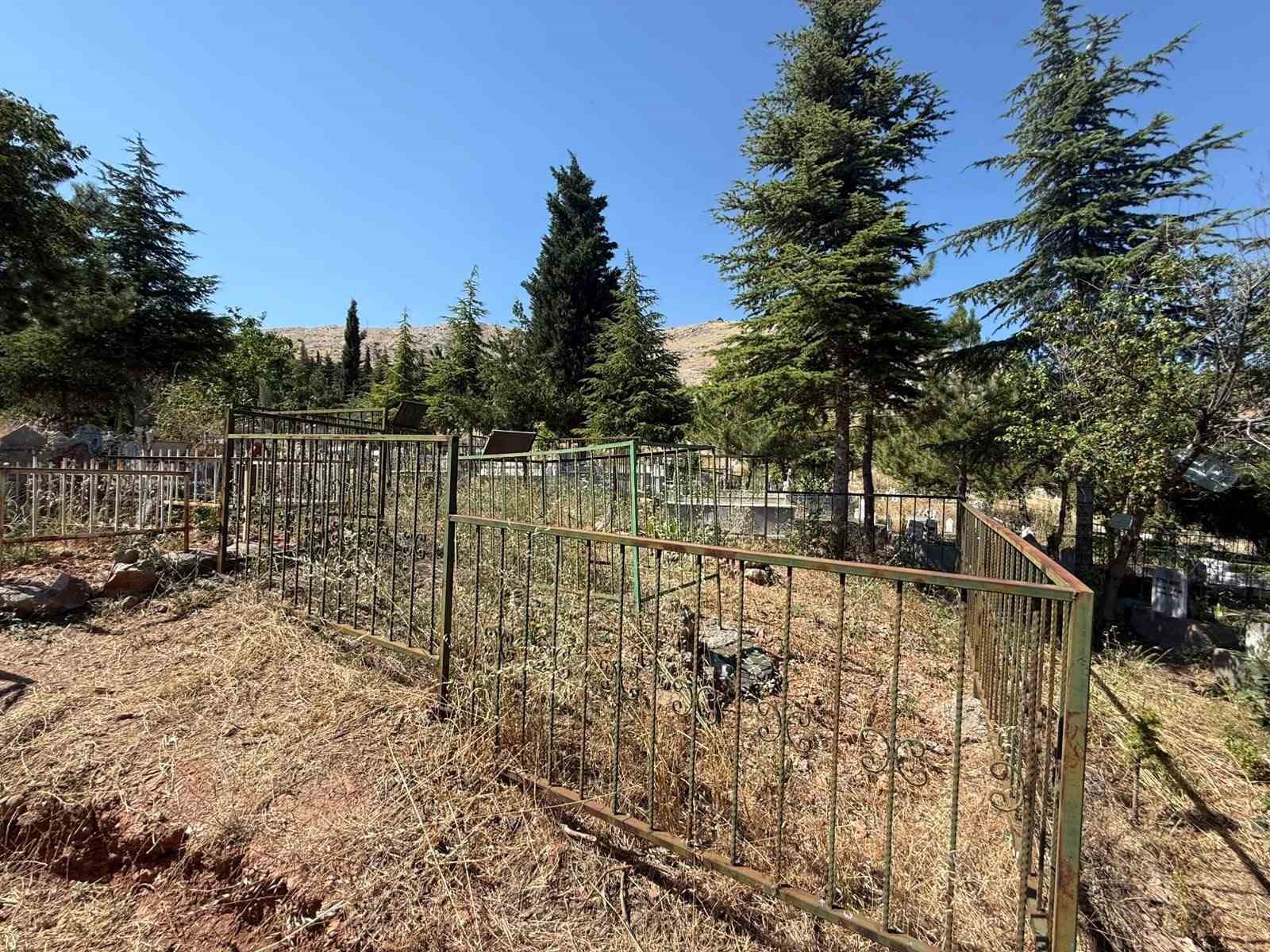 Tokat Belediyesi’nden mezarlıklarda düzenleme çağrısı
