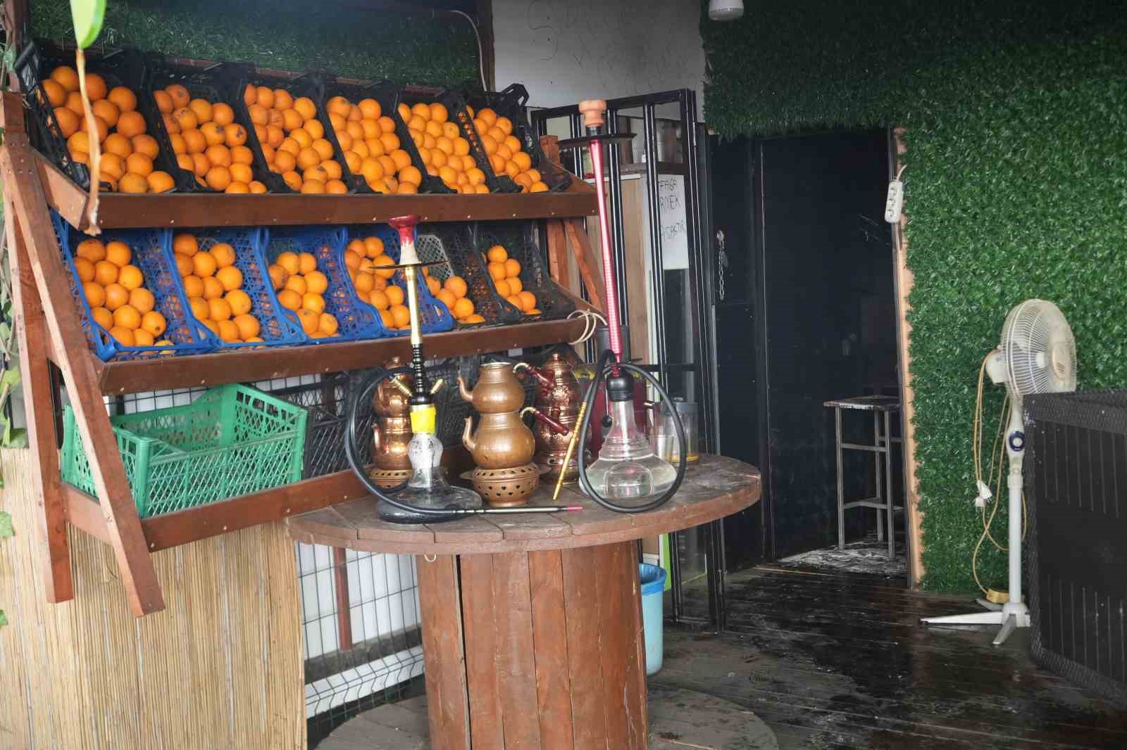 Zabıtanın yer işgali uyarısına kızdı, dükkanını ateşe verdi