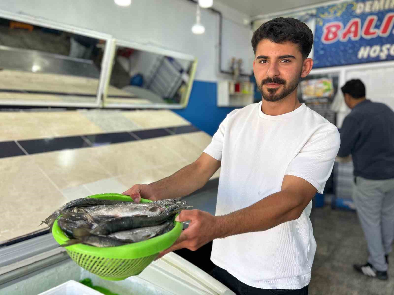 İnci kefali tezgâhlardaki yerini aldı